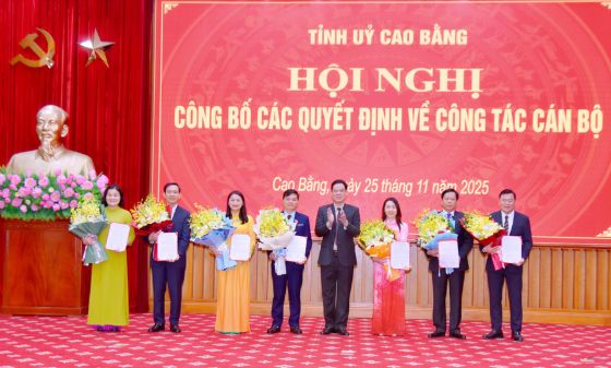 Ảnh của Cao Bằng công bố các quyết định về công tác cán bộ